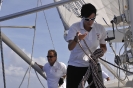 Isa indaffarata con le scotte