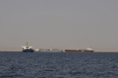 Cargo ancorati in attesa del transito