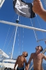 I pirati issano la bandiera
